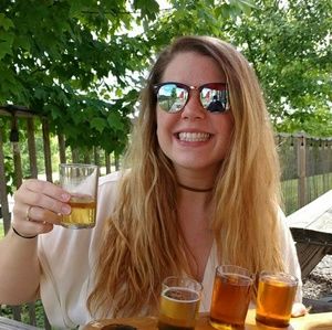 Meet your Posher, Hilary